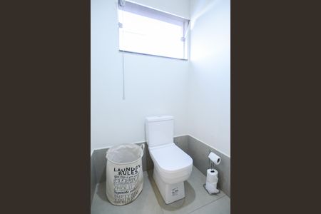 Casa de condomínio para alugar com 350m², 5 quartos e 6 vagas Casa de condomínio para alugar com 350m², 5 quartos e 6 vagasBanheiro da Suíte 1
