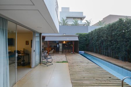 Casa de condomínio para alugar com 350m², 5 quartos e 6 vagas Casa de condomínio para alugar com 350m², 5 quartos e 6 vagasÁrea comum - Piscina
