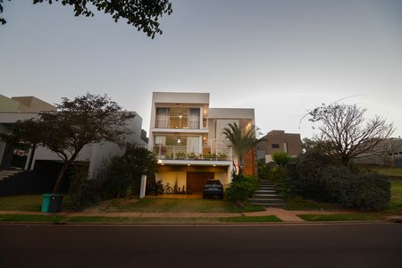 Casa de condomínio para alugar com 350m², 5 quartos e 6 vagas Casa de condomínio para alugar com 350m², 5 quartos e 6 vagasFachada