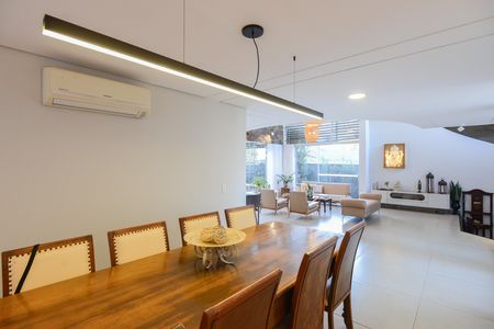 Casa de condomínio para alugar com 350m², 5 quartos e 6 vagas Casa de condomínio para alugar com 350m², 5 quartos e 6 vagasCopa