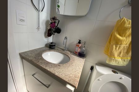 Apartamento à venda com 47m², 2 quartos e 1 vagaBanheiro Social