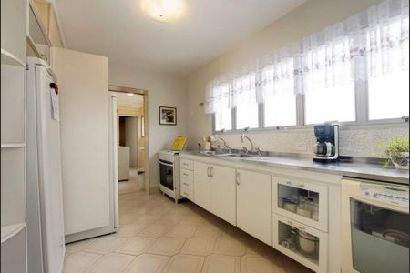 Apartamento para alugar com 210m², 4 quartos e 3 vagas