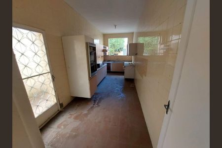 Casa à venda com 328m², 4 quartos e 2 vagas