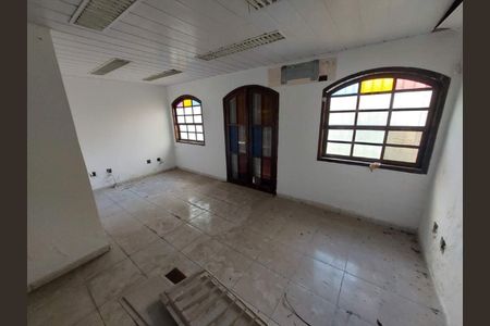 Casa à venda com 328m², 4 quartos e 2 vagas