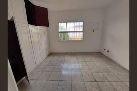 Casa à venda com 328m², 4 quartos e 2 vagas