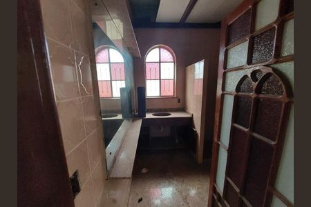 Casa à venda com 328m², 4 quartos e 2 vagas