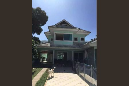 Casa à venda com 230m², 3 quartos e 3 vagas