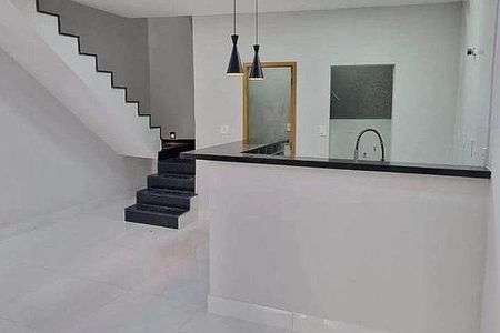 Casa à venda com 80m², 2 quartos e 1 vaga