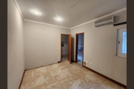 Casa à venda com 5 quartos, 412m² em Charitas, Niterói