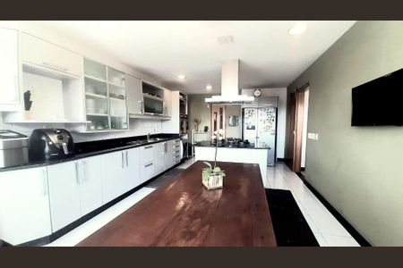 Casa à venda com 5 quartos, 412m² em Charitas, Niterói