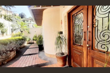 Casa à venda com 5 quartos, 412m² em Charitas, Niterói