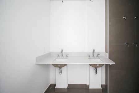 Apartamento à venda com 104m², 2 quartos e 2 vagasBanheiro da Suíte 1