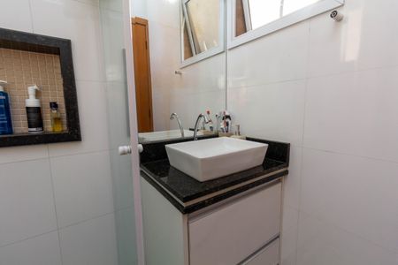 Casa à venda com 130m², 3 quartos e 3 vagas Casa à venda com 130m², 3 quartos e 3 vagasBanheiro da Suíte