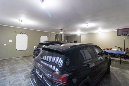 Casa à venda com 500m², 4 quartos e 6 vagas Casa à venda com 500m², 4 quartos e 6 vagasGaragem