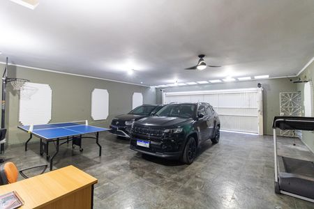 Casa à venda com 500m², 4 quartos e 6 vagas Casa à venda com 500m², 4 quartos e 6 vagasGaragem
