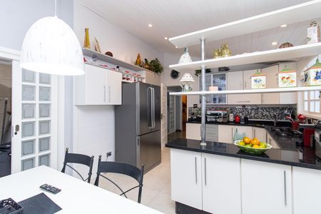 Casa à venda com 500m², 4 quartos e 6 vagas Casa à venda com 500m², 4 quartos e 6 vagasCozinha