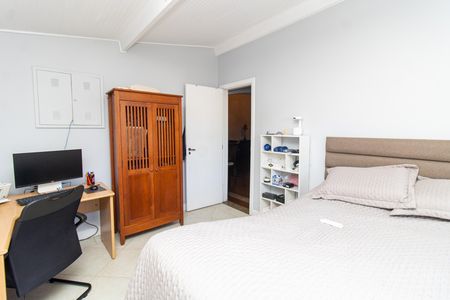 Casa à venda com 500m², 4 quartos e 6 vagas Casa à venda com 500m², 4 quartos e 6 vagasQuarto