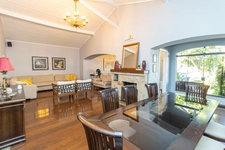 Casa à venda com 500m², 4 quartos e 6 vagas Casa à venda com 500m², 4 quartos e 6 vagasSala de Jantar