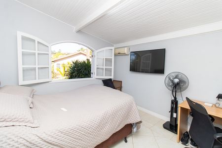 Casa à venda com 500m², 4 quartos e 6 vagas Casa à venda com 500m², 4 quartos e 6 vagasQuarto