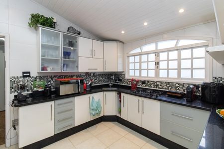 Casa à venda com 500m², 4 quartos e 6 vagas Casa à venda com 500m², 4 quartos e 6 vagasCozinha