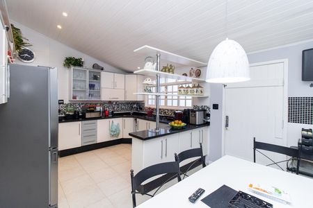 Casa à venda com 500m², 4 quartos e 6 vagas Casa à venda com 500m², 4 quartos e 6 vagasCozinha