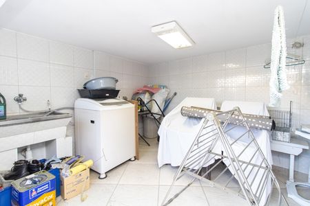 Casa à venda com 500m², 4 quartos e 6 vagas Casa à venda com 500m², 4 quartos e 6 vagasÁrea de Serviço