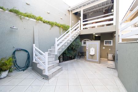 Casa à venda com 500m², 4 quartos e 6 vagas Casa à venda com 500m², 4 quartos e 6 vagasQuintal