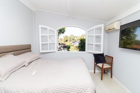 Casa à venda com 500m², 4 quartos e 6 vagas Casa à venda com 500m², 4 quartos e 6 vagasQuarto