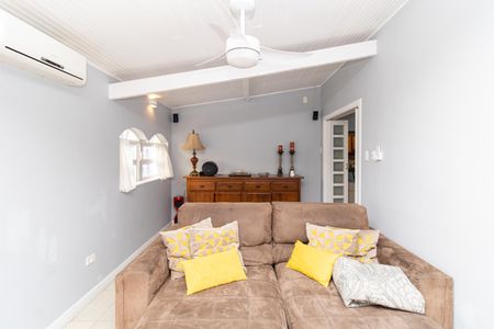 Casa à venda com 500m², 4 quartos e 6 vagas Casa à venda com 500m², 4 quartos e 6 vagasSala de TV