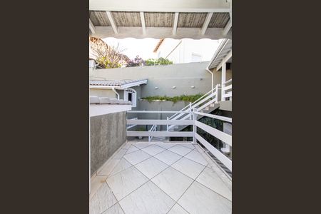 Casa à venda com 500m², 4 quartos e 6 vagas Casa à venda com 500m², 4 quartos e 6 vagasVaranda da Suíte 3