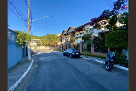 Casa à venda com 500m², 4 quartos e 6 vagas Casa à venda com 500m², 4 quartos e 6 vagasVista da Rua