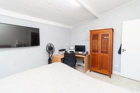 Casa à venda com 500m², 4 quartos e 6 vagas Casa à venda com 500m², 4 quartos e 6 vagasQuarto