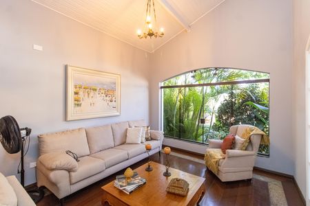 Casa à venda com 500m², 4 quartos e 6 vagas Casa à venda com 500m², 4 quartos e 6 vagasSala