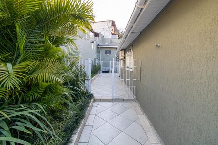 Casa à venda com 500m², 4 quartos e 6 vagas Casa à venda com 500m², 4 quartos e 6 vagasQuintal de entrada