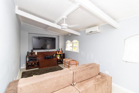 Casa à venda com 500m², 4 quartos e 6 vagas Casa à venda com 500m², 4 quartos e 6 vagasSala de TV