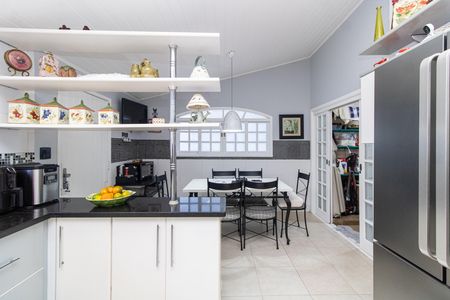 Casa à venda com 500m², 4 quartos e 6 vagas Casa à venda com 500m², 4 quartos e 6 vagasCozinha