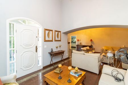 Casa à venda com 500m², 4 quartos e 6 vagas Casa à venda com 500m², 4 quartos e 6 vagasSala