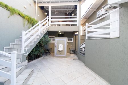 Casa à venda com 500m², 4 quartos e 6 vagas Casa à venda com 500m², 4 quartos e 6 vagasQuintal