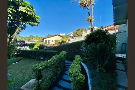 Casa à venda com 500m², 4 quartos e 6 vagas Casa à venda com 500m², 4 quartos e 6 vagasEntrada