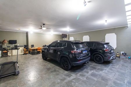 Casa à venda com 500m², 4 quartos e 6 vagas Casa à venda com 500m², 4 quartos e 6 vagasGaragem