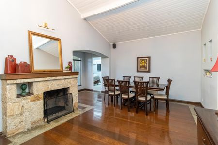 Casa à venda com 500m², 4 quartos e 6 vagas Casa à venda com 500m², 4 quartos e 6 vagasSala de Jantar