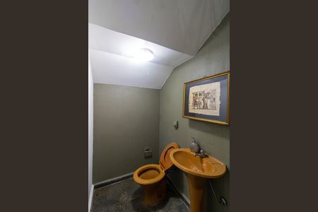 Casa à venda com 500m², 4 quartos e 6 vagas Casa à venda com 500m², 4 quartos e 6 vagasLavabo - Garagem