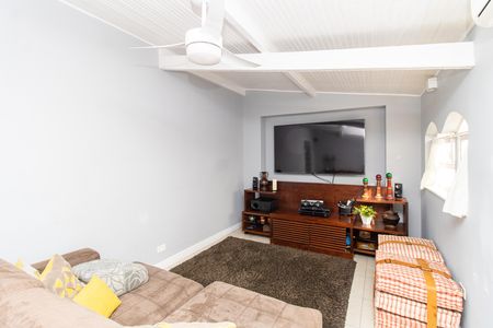 Casa à venda com 500m², 4 quartos e 6 vagas Casa à venda com 500m², 4 quartos e 6 vagasSala de TV