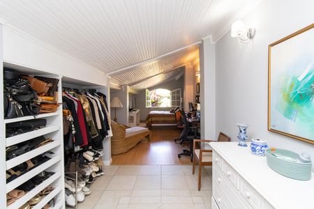 Casa à venda com 500m², 4 quartos e 6 vagas Casa à venda com 500m², 4 quartos e 6 vagasSuíte 2