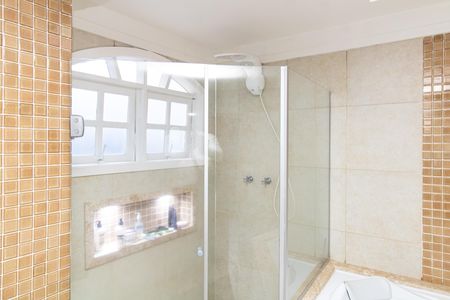 Casa à venda com 500m², 4 quartos e 6 vagas Casa à venda com 500m², 4 quartos e 6 vagasBanheiro da Suíte 2