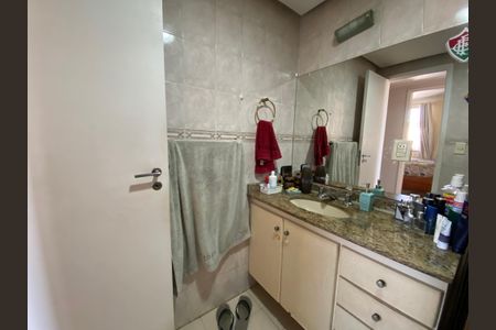 Apartamento à venda com 99m², 3 quartos e 2 vagasBanheiro Social