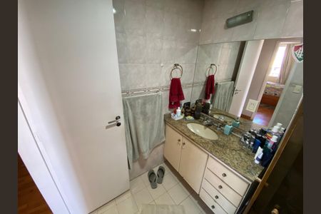 Apartamento à venda com 99m², 3 quartos e 2 vagasBanheiro Social