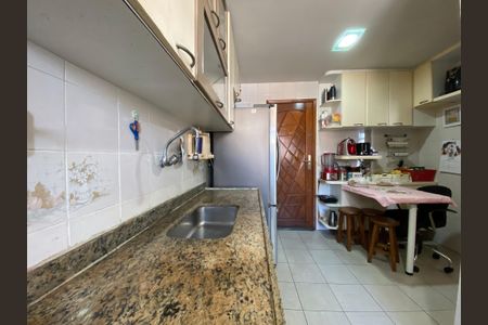 Apartamento à venda com 99m², 3 quartos e 2 vagasCozinha