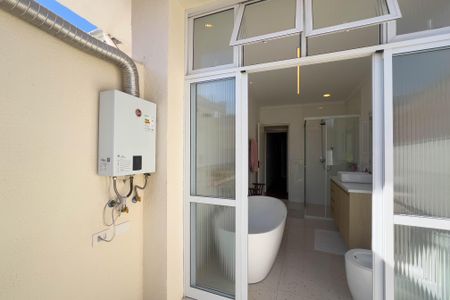 Casa para alugar com 300m², 4 quartos e 2 vagas Casa para alugar com 300m², 4 quartos e 2 vagasBanheiro do quarto 1