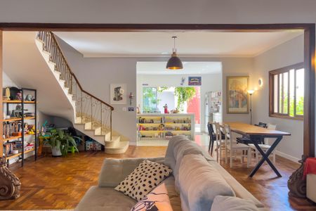 Casa para alugar com 300m², 4 quartos e 2 vagas Casa para alugar com 300m², 4 quartos e 2 vagasSala